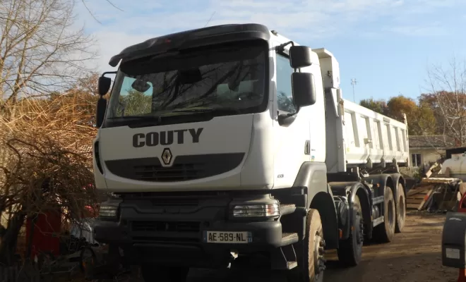 Camion 8x4 bibenne